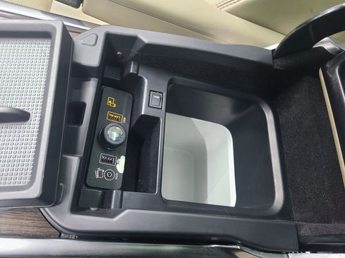 Used 2016 Land Rover Range Rover Sport HSE image 36