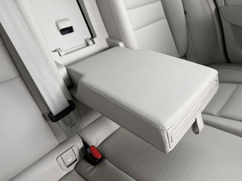 Used 2024 Volvo V60 B5 Cross Country Plus image 30