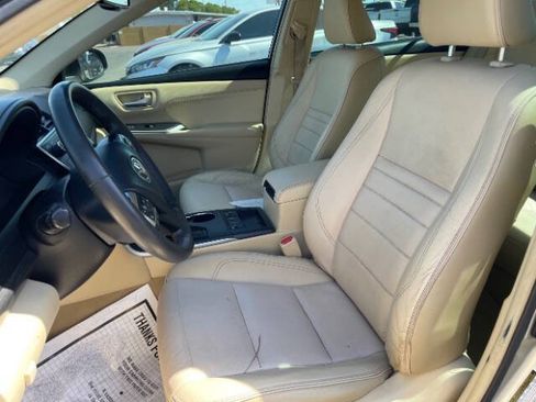 Used 2017 Toyota Camry XLE w/ Moonroof Package FWD image 12