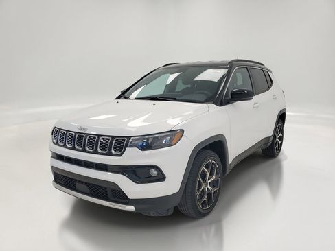 Used 2025 Jeep Compass Limited image 3