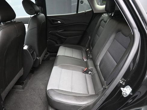 Used 2025 Chevrolet Trax LT w/ LT Convenience Package FWD image 20