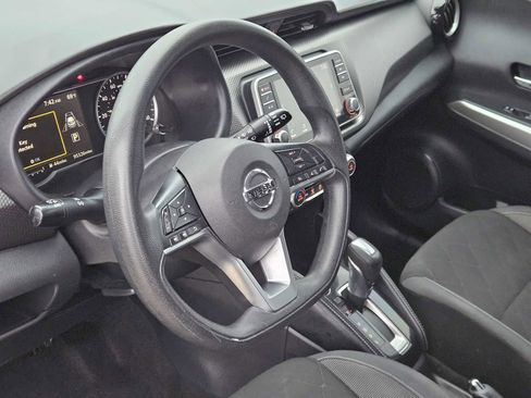 Used 2020 Nissan Kicks SV image 2