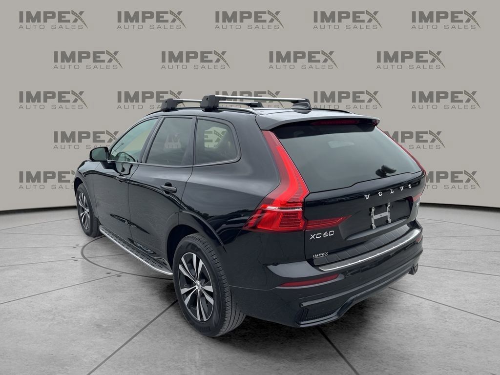 Used 2024 Volvo XC60 B5 Core AWD/4WD image 3