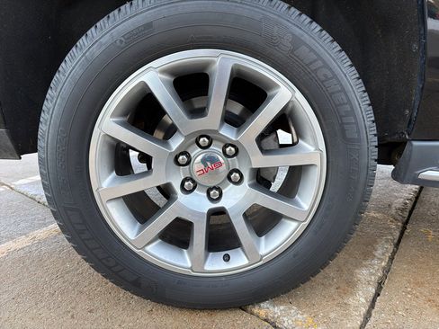 Used 2020 GMC Yukon XL Denali image 11