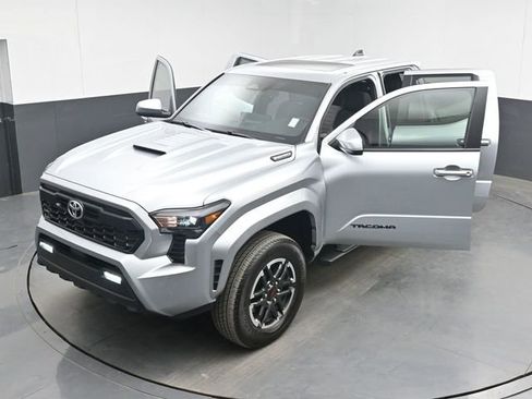 Used 2025 Toyota Tacoma TRD Sport w/ TRD Sport Upgrade Package AWD/4WD image 50