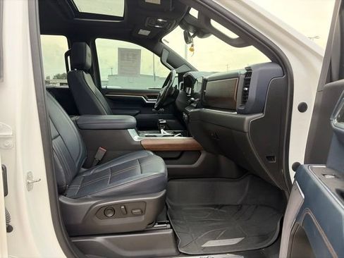 Used 2023 Chevrolet Silverado 1500 High Country w/ High Country Premium Package AWD/4WD image 24
