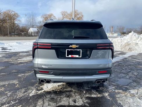 Used 2024 Chevrolet Traverse LT image 5