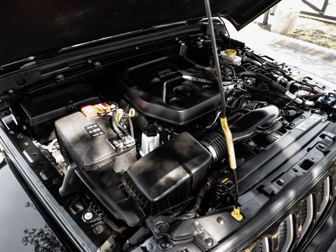 Used 2022 Jeep Wrangler Unlimited Sahara w/ Cold Weather Group image 61