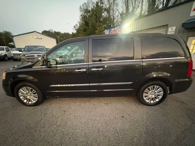 Used 2015 Chrysler Town & Country Touring-L w/ Driver Convenience Group FWD image 2