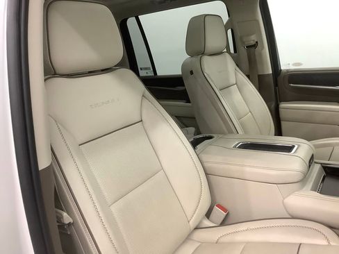 Used 2022 GMC Yukon XL Denali AWD/4WD image 32