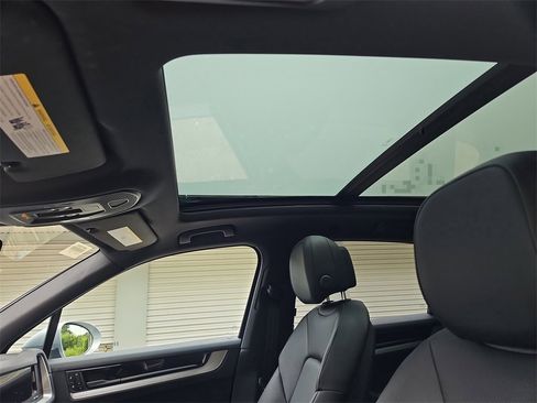 Certified 2025 Porsche Cayenne image 17