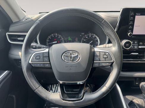 Used 2020 Toyota Highlander XLE AWD/4WD image 12