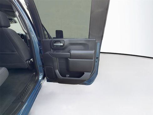 Used 2025 Chevrolet Silverado 2500 Custom w/ Custom Value Package image 13