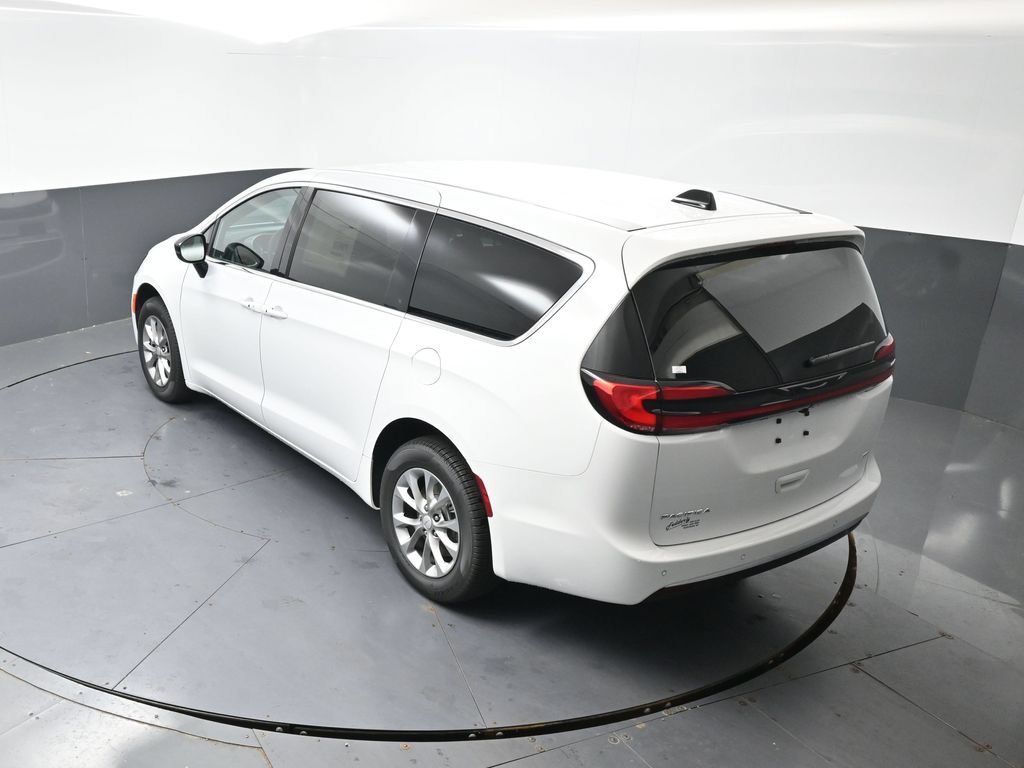 New 2027 Chrysler Pacifica Select w/ Family Tech Group AWD/4WD image 36