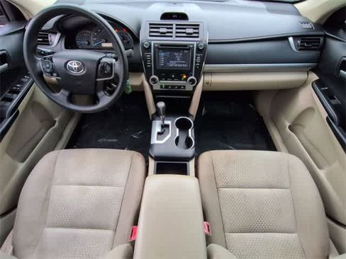 Used 2014 Toyota Camry L image 16
