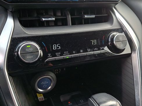 Certified 2022 Toyota Venza XLE image 16