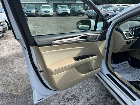 Used 2016 Ford Fusion SE FWD image 11