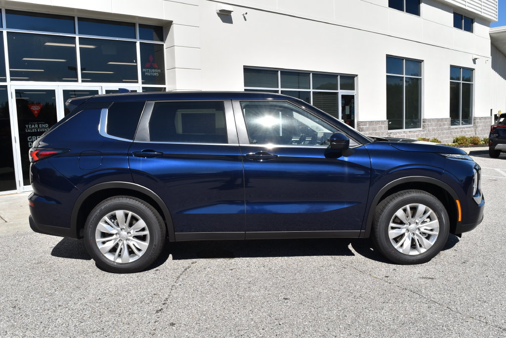 New 2026 Mitsubishi Outlander ES AWD/4WD image 2
