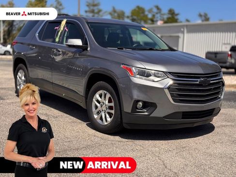 Used 2021 Chevrolet Traverse LT image 1