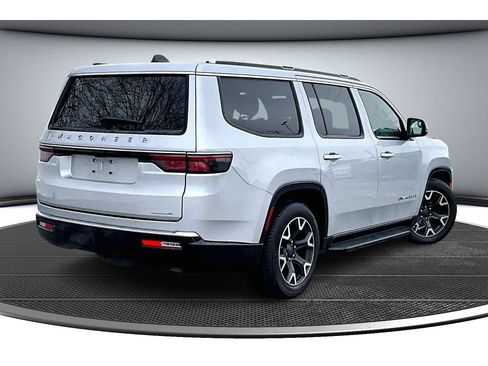 Used 2024 Jeep Wagoneer Series III AWD/4WD image 16