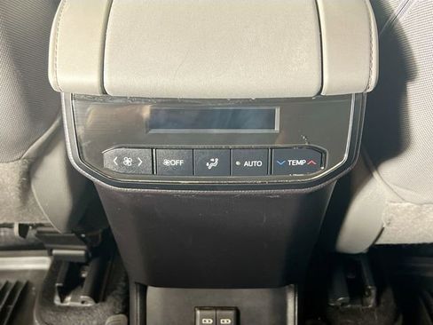 Used 2023 Toyota Highlander LE AWD/4WD image 26