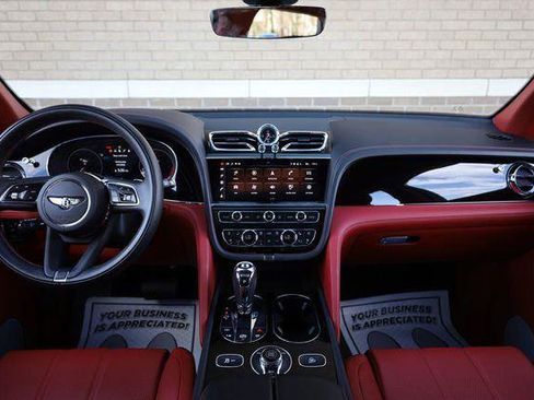Used 2023 Bentley Bentayga Extended Wheelbase image 38