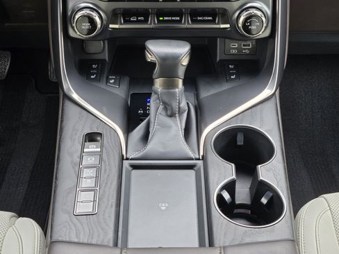 Used 2023 Lexus LX 600 4WD w/ Appearance Package image 16