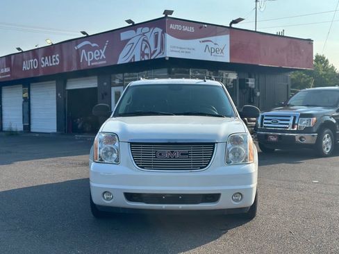 Used 2007 GMC Yukon SLT w/ SLT Preferred Equipment Group RWD image 3