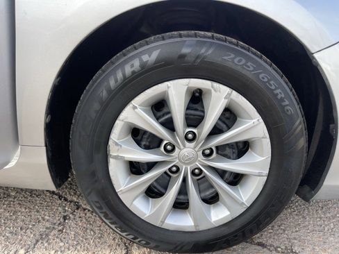 Used 2016 Toyota Camry LE image 10
