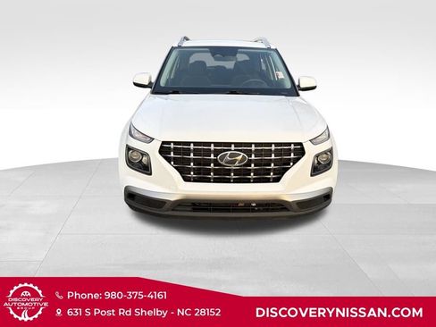 Used 2023 Hyundai Venue SEL image 4