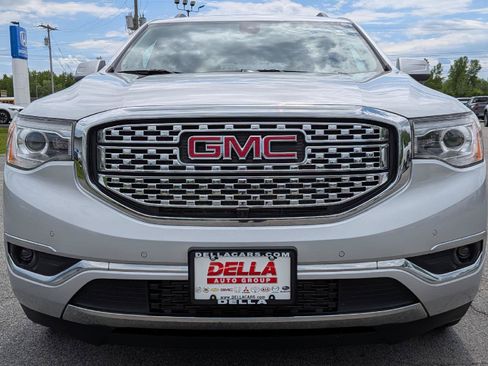 Used 2017 GMC Acadia Denali w/ Technology Package AWD/4WD image 2
