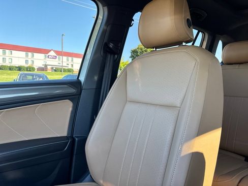 Certified 2023 Volkswagen Tiguan SE R-Line FWD image 23