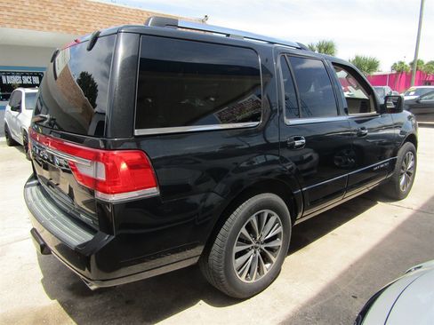 Used 2015 Lincoln Navigator 2WD image 4