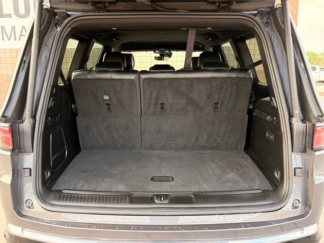 Used 2023 Jeep Wagoneer Series III w/ Preferred Equipment Group AWD/4WD image 19