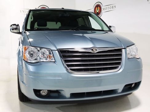 Used 2010 Chrysler Town & Country Touring Plus w/ Premium Group FWD image 24
