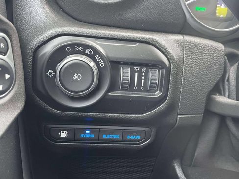 Used 2021 Jeep Wrangler Unlimited Sahara AWD/4WD image 19
