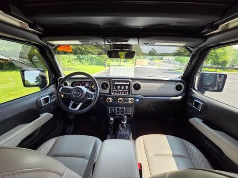 Used 2023 Jeep Wrangler Unlimited Sahara AWD/4WD image 28