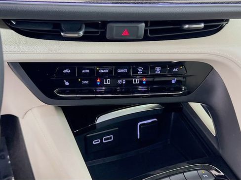 Used 2022 Buick Envision Essence w/ Safety Package image 13