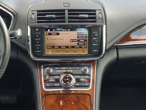 Used 2019 Lincoln Continental Premiere image 17