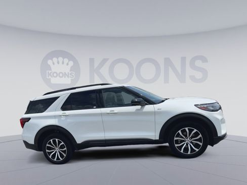 Certified 2025 Ford Explorer ST-Line AWD/4WD image 2