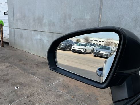 Used 2025 Volkswagen Taos SE image 19