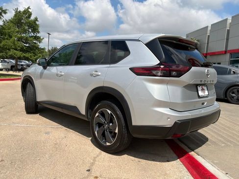 Used 2025 Nissan Rogue SV AWD/4WD image 8