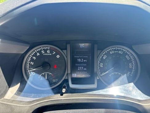 Used 2019 Toyota Tacoma SR5 AWD/4WD image 17