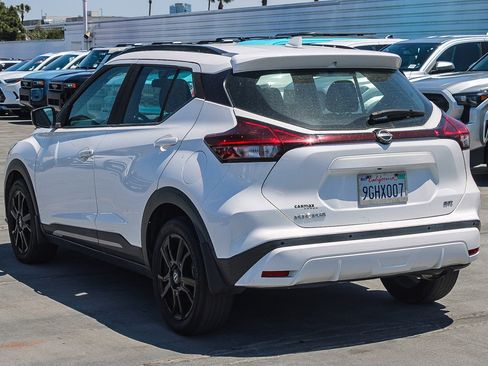 Used 2022 Nissan Kicks SR FWD image 12