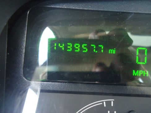 Used 2003 Lincoln Town Car Cartier RWD image 14