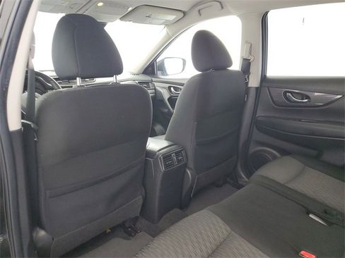 Used 2019 Nissan Rogue SV image 15