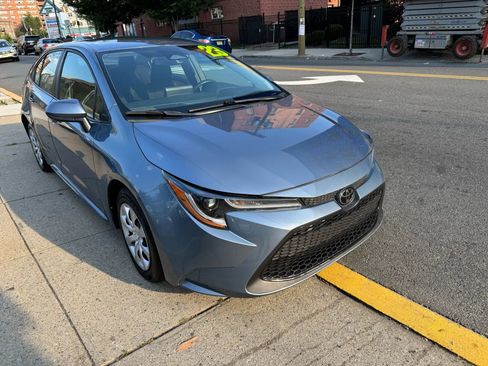 Used 2023 Toyota Corolla LE image 2