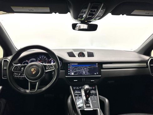 Used 2022 Porsche Cayenne Platinum Edition image 26