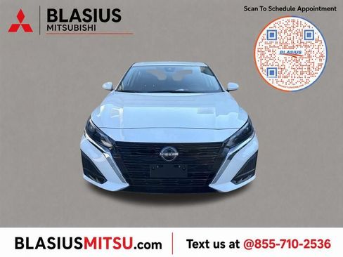 Used 2023 Nissan Altima 2.5 SV AWD/4WD image 3