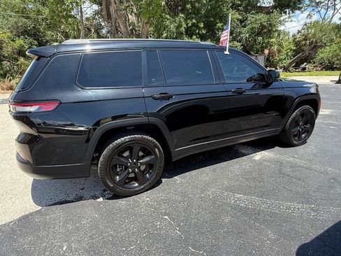 Used 2023 Jeep Grand Cherokee L Laredo RWD image 6